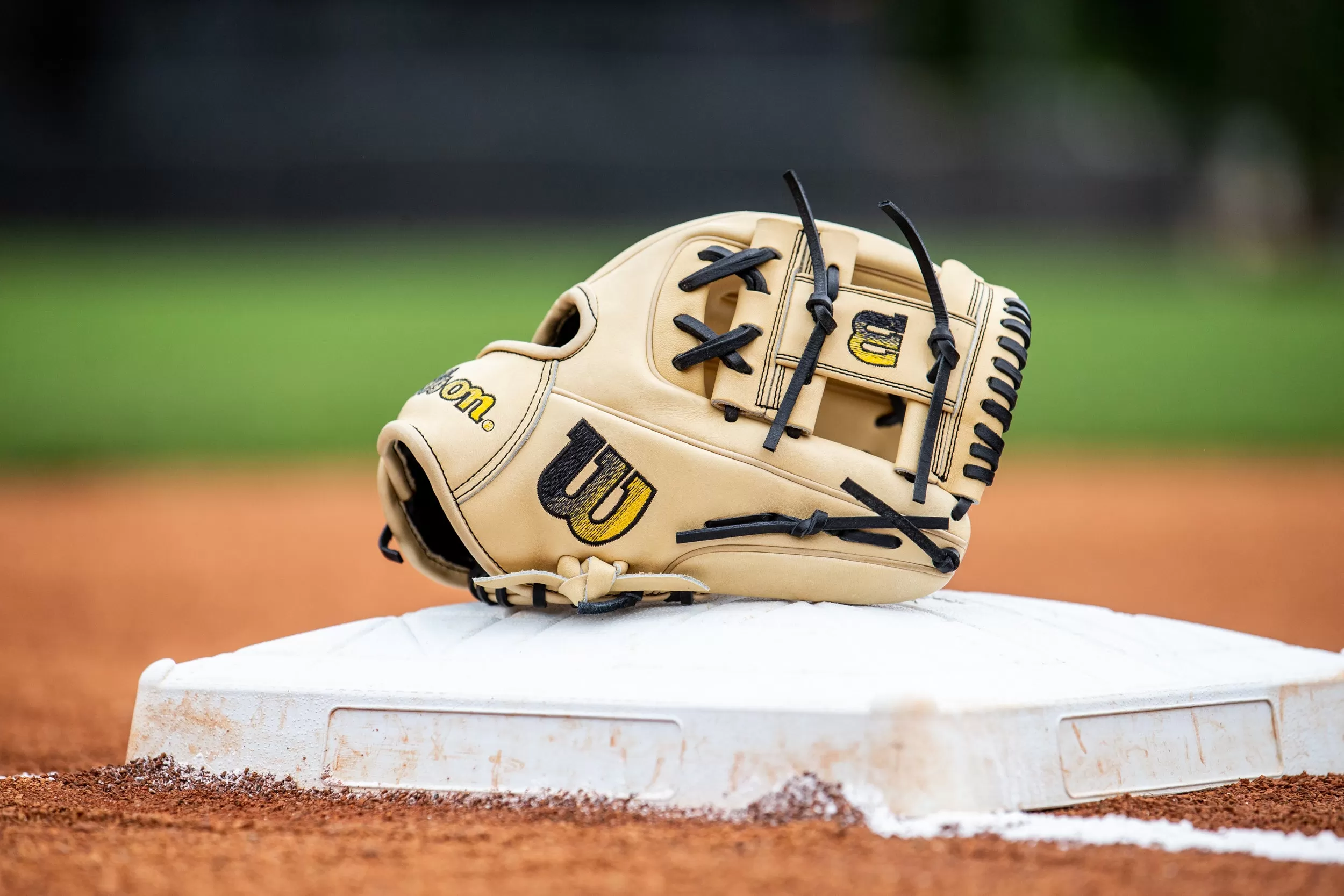 2023 Wilson A2000 1786 11.5" Infield Baseball Glove: WBW100969115 4 2023 Wilson A2000 1786 11.5" Infield Baseball Glove: WBW100969115 - Image 2