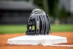 2023 Wilson A2000 1786 Spin Control 11.5" Infield Baseball Glove: WBW100985115 15 2023 Wilson A2000 1786 Spin Control 11.5" Infield Baseball Glove: WBW100985115 -Baseball Shop WBW100985115Lifestlye2